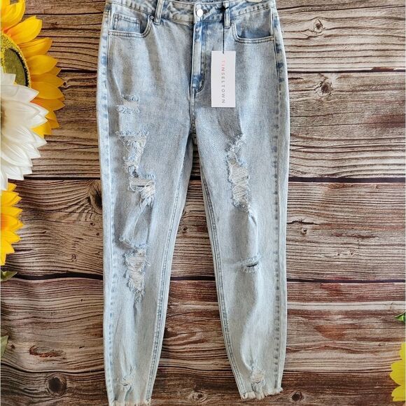 Tinsel Town Distressed Jeans Women's size: 9 washed denim NWT - Picture 1 of 6